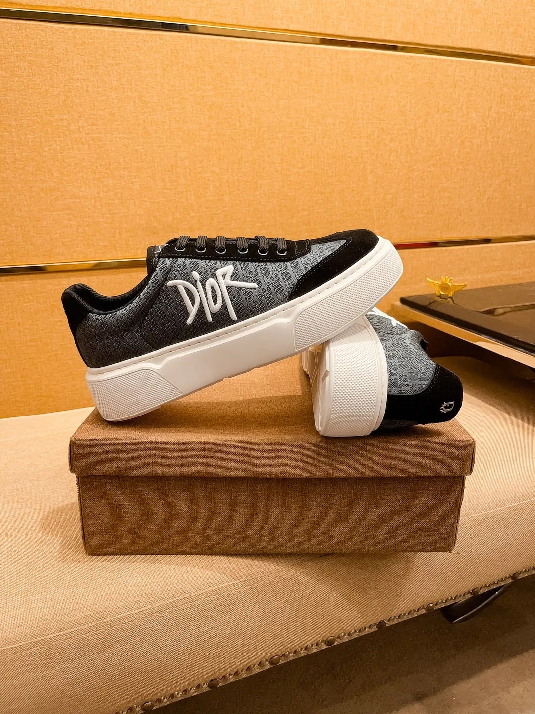 Men's shoes💰 400💰🔥【Dior】🔥Men's high-end brand of shoes official website 1:1 latest masterpiece: the upper is made of Italian imported first-layer cowhide with a comfortable and breathable lining➕original non-slip and wear-resistant outsole🔥, making walking more convenient and comfortable! An exclusive new model, a stunning work, a beautiful 1:1 replica [color] compared to the official quality! Create a fashionable personality to set off your uniqueness! A must-have for trendy men! Classic🔥Size: 38-44 Color: 🔥Multiple colors available🔥